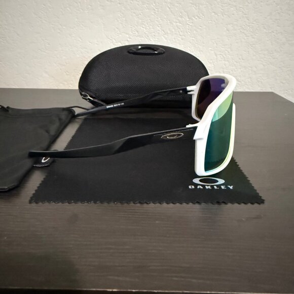 OO9406  Oakley SUTRO White Matte Frame - Picture 4 of 5